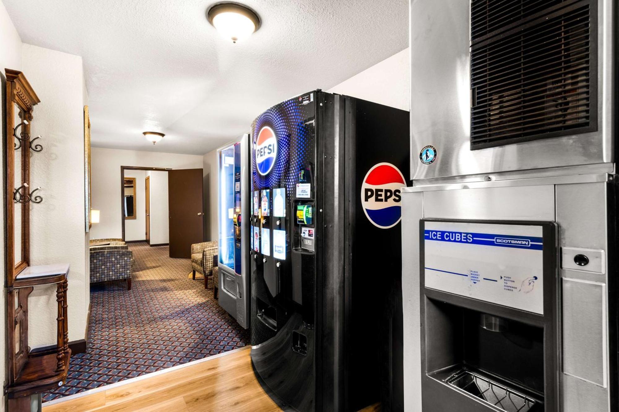 Americas Best Value Inn Marquette Buitenkant foto