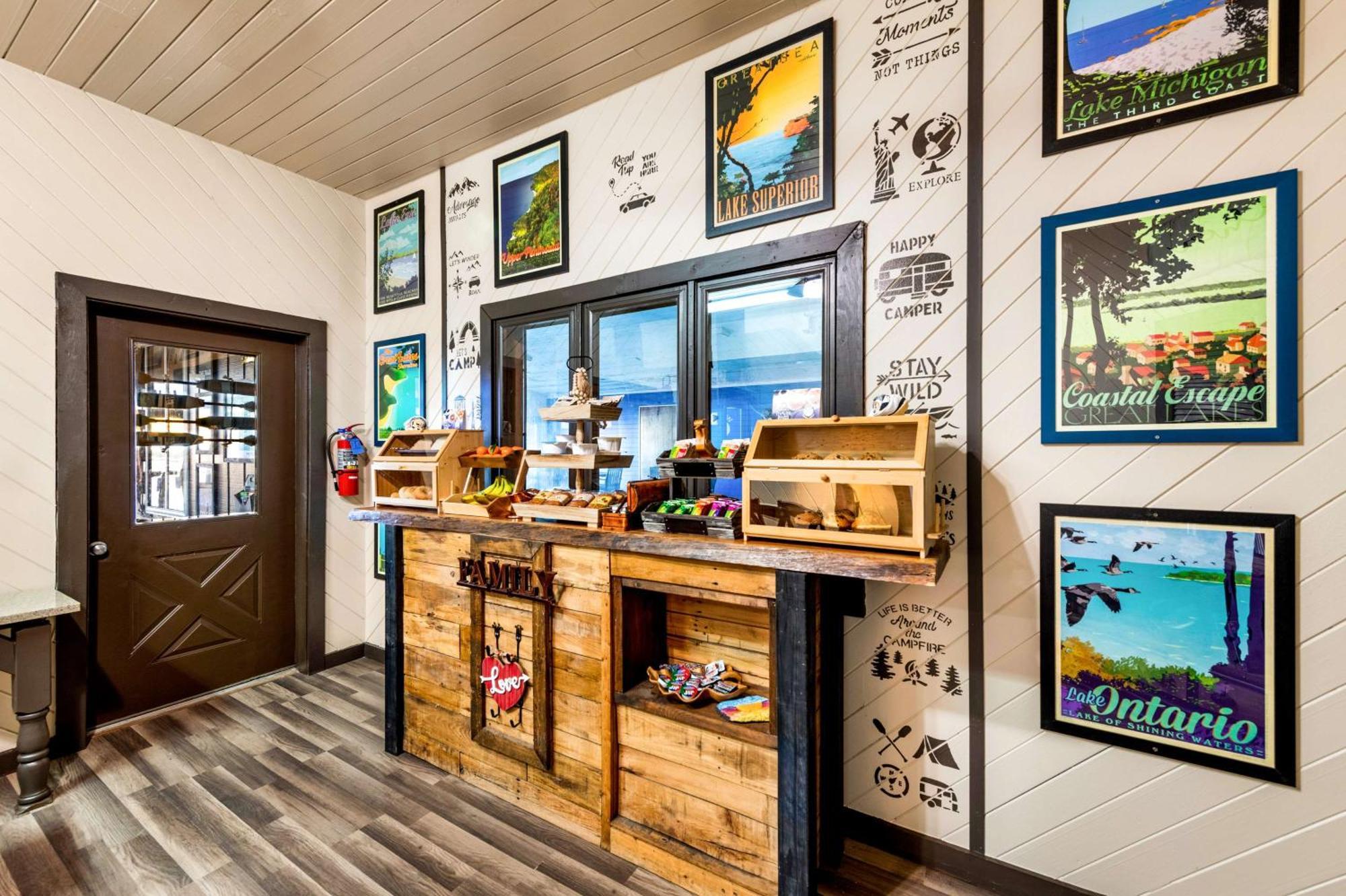 Americas Best Value Inn Marquette Buitenkant foto