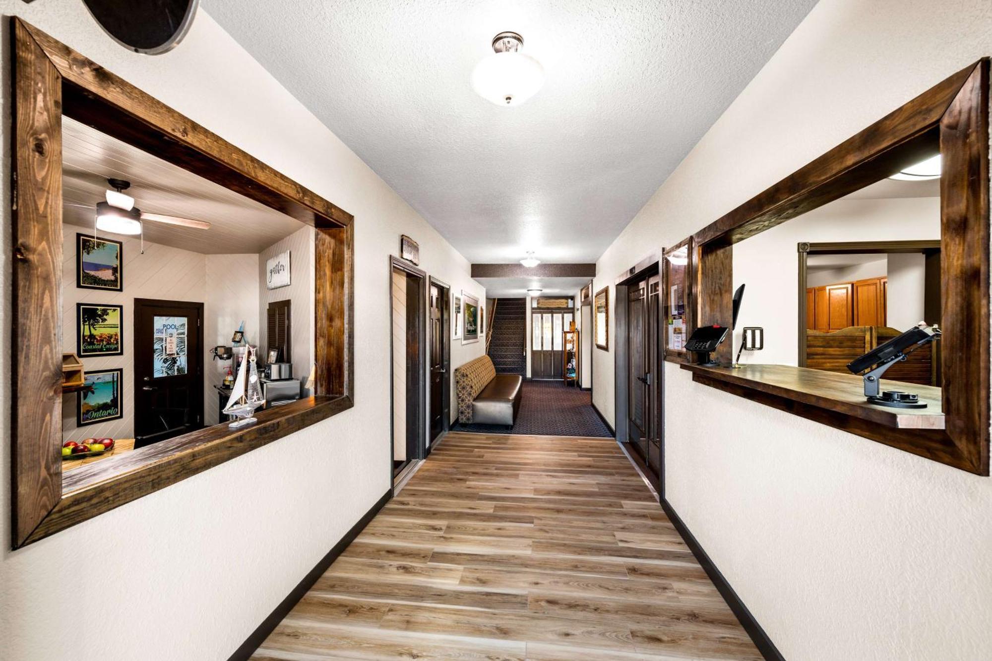 Americas Best Value Inn Marquette Buitenkant foto